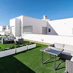 Apartment Jg5.1b - 3 Bedroom Flat With Gym Rooftop Pool *