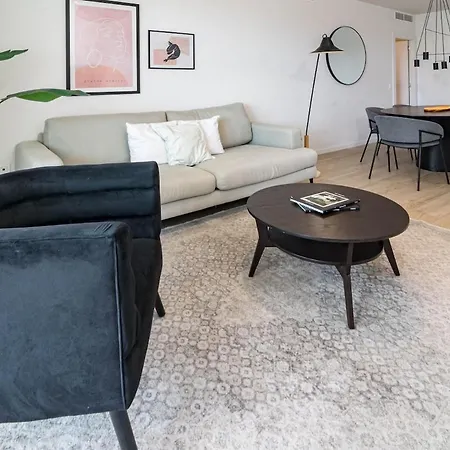 Jg5.1b - 3 Bedroom Flat With Gym Rooftop Pool * מארבלה
