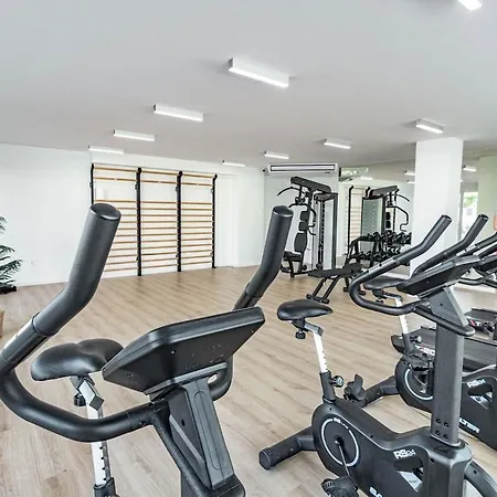 Jg5.1b - 3 Bedroom Flat With Gym Rooftop Pool Marbella