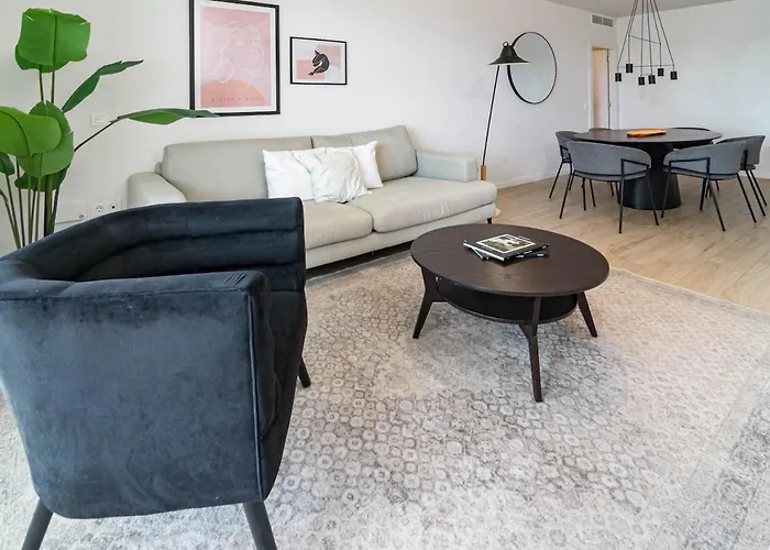 Jg5.1b - 3 Bedroom Flat With Gym Rooftop Pool * מארבלה