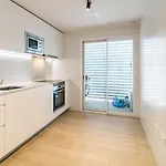 Jg5.1b - 3 Bedroom Flat With Gym Rooftop Pool