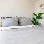Apartment Jg5.1b - 3 Bedroom Flat With Gym Rooftop Pool