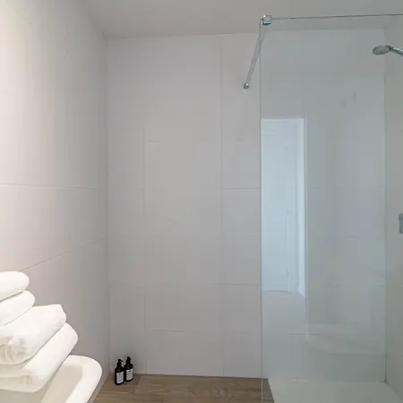 Jg5.1b - 3 Bedroom Flat With Gym Rooftop Pool Apartment