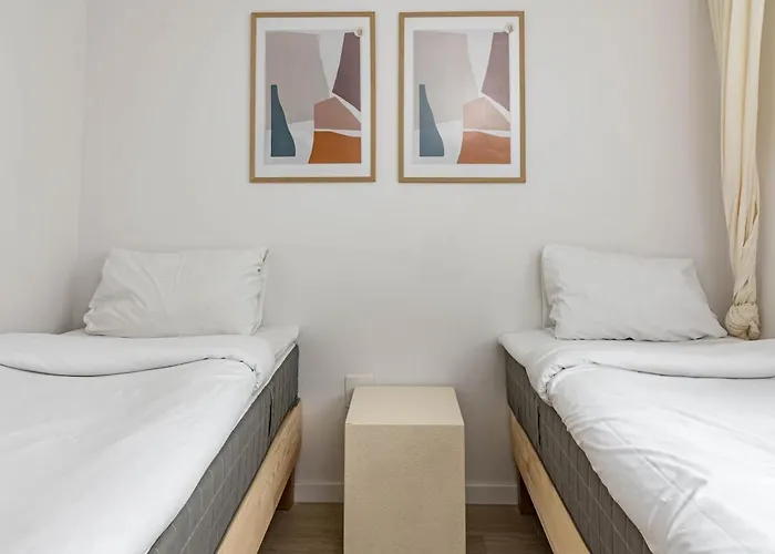 Jg5.1b - 3 Bedroom Flat With Gym Rooftop Pool