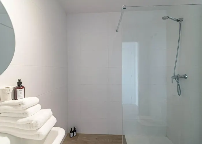 Jg5.1b - 3 Bedroom Flat With Gym Rooftop Pool *